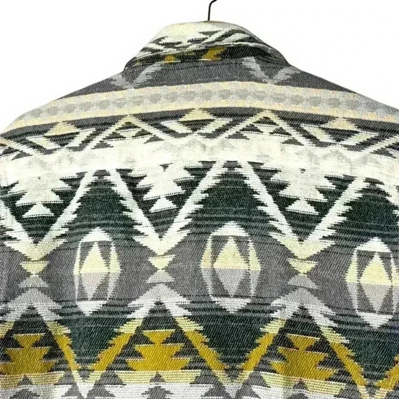 Urban Outfitters Jacquard Flannel Button Down  Shirts Woven Relaxed Size Small - Picture 3 of 9